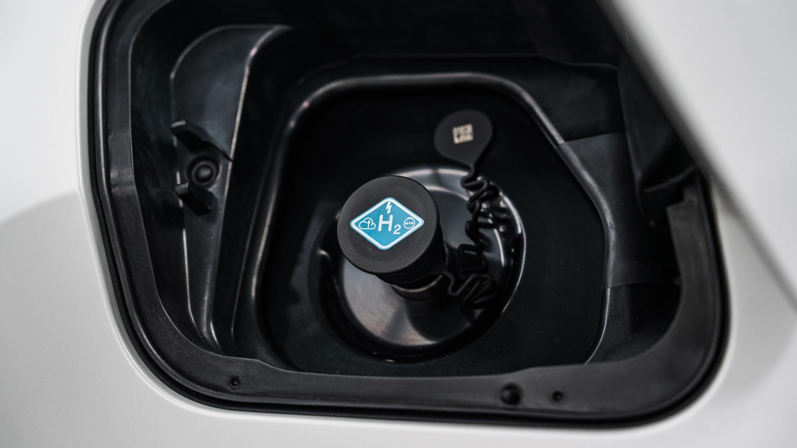 Πρώτες εικόνες της υδρογονοκίνητης BMW iX5 Hydrogen 